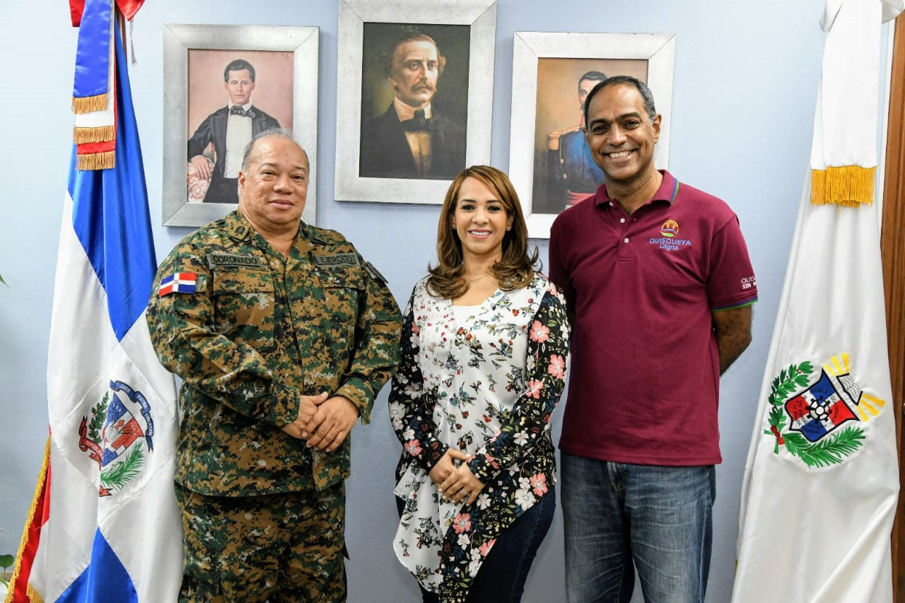 General de brigada Luis Alberto Coronado Abréu, Karen Ricardo y Ayaxc Mercedes.