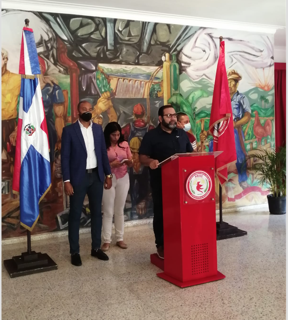 (foto) Ramon Rogelio Genao habla en la sede del PRSC