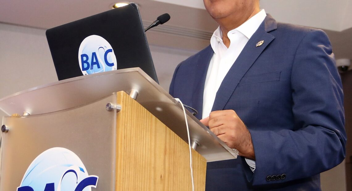 Foto 5, Armando Rivas, presidenta de BASC Dominicana.